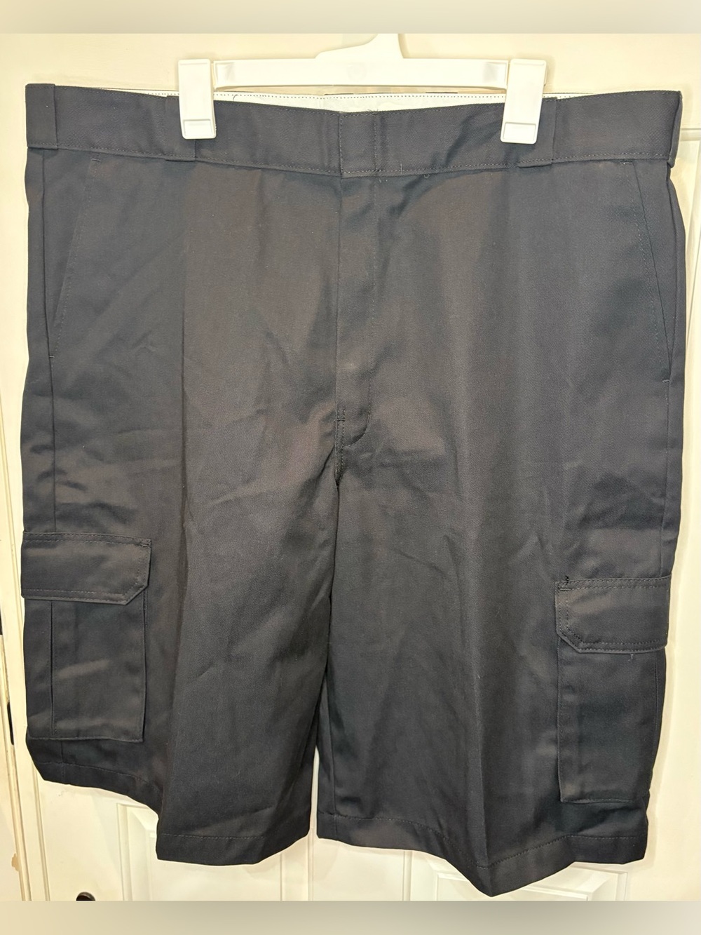 Dickies Men’s Loose Fit Black Cargo Shorts Twill Flat Front Zip Pockets Sz 42